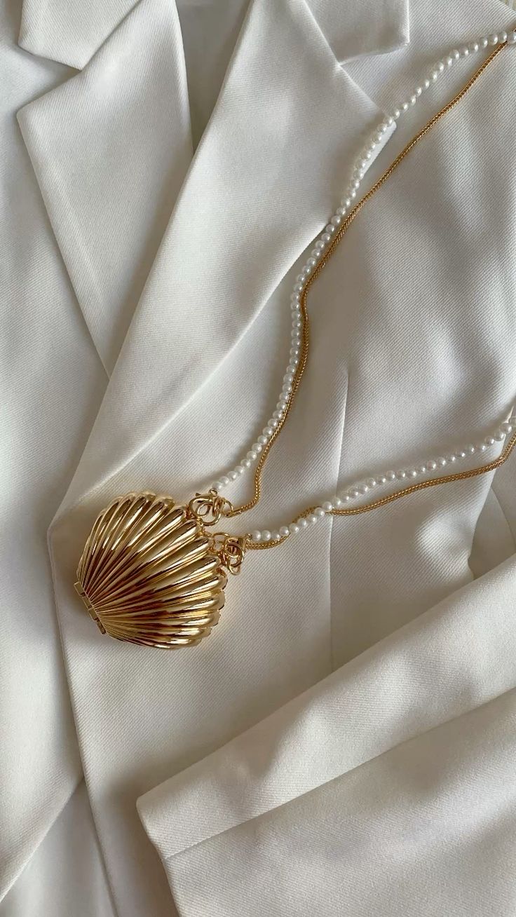 Mini Seashells Clutch