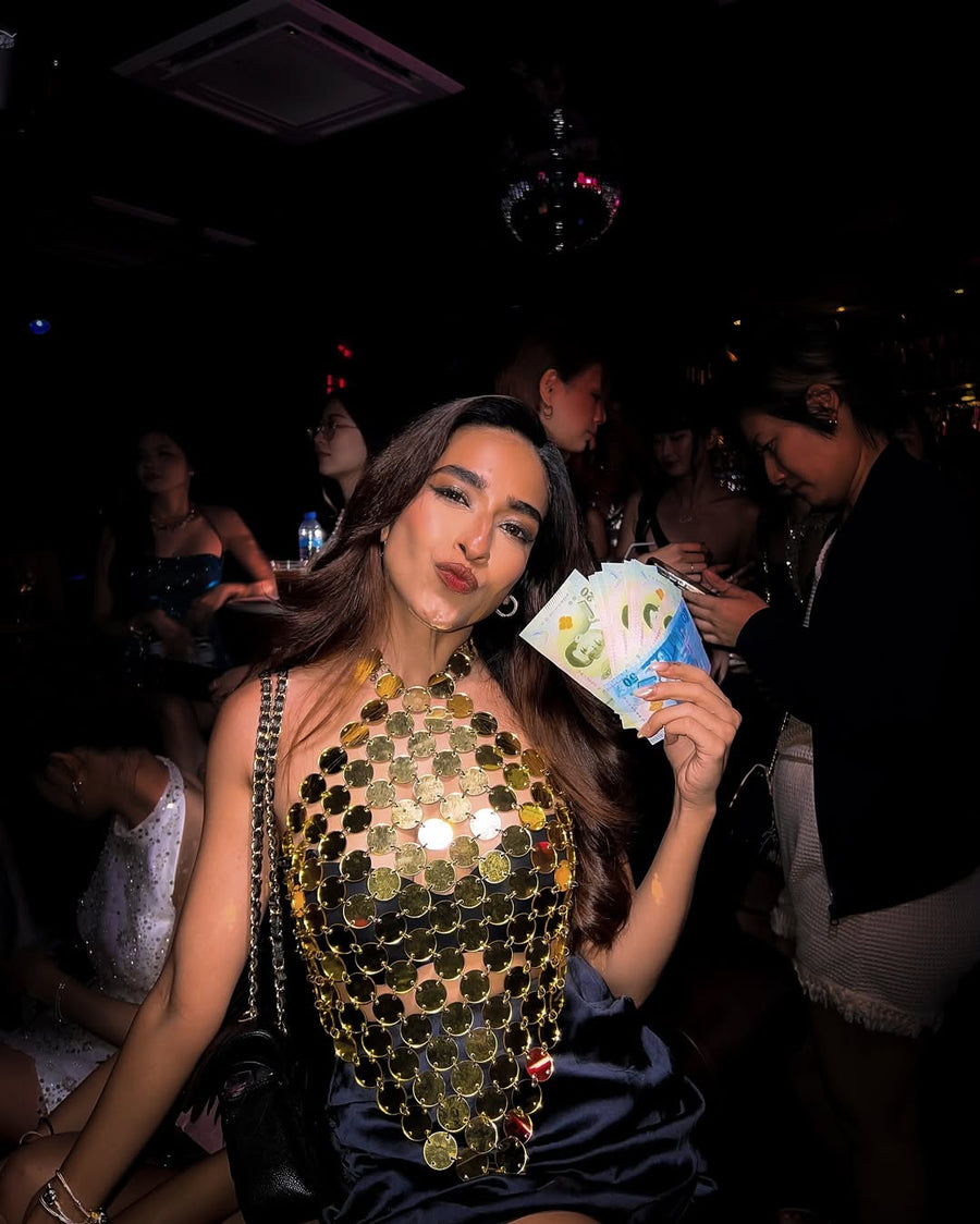 Golden coin top