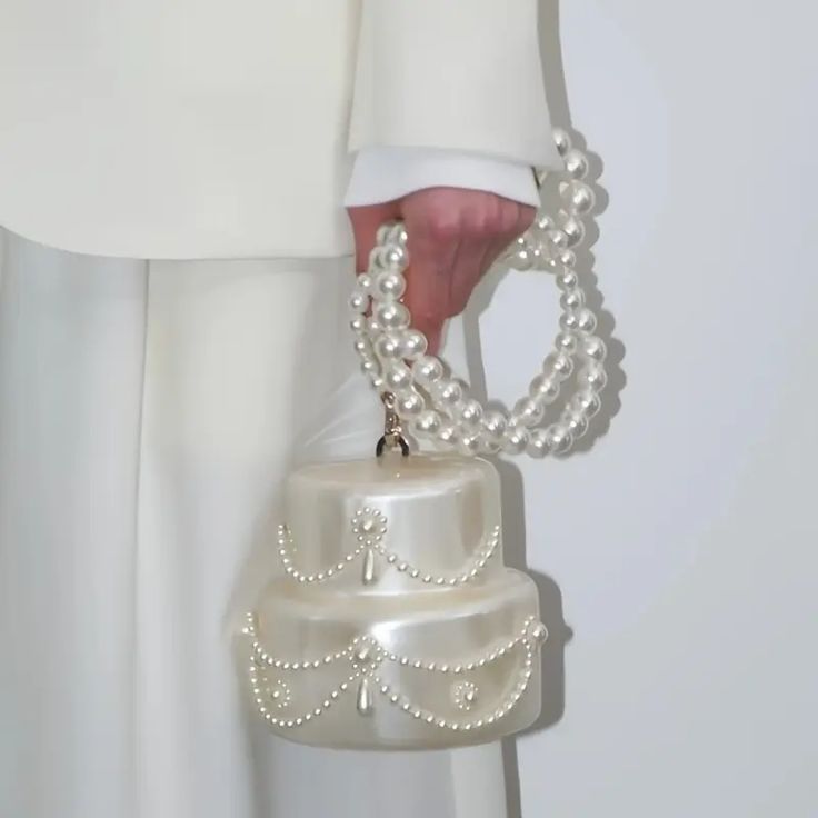 White Cake  shape clutch