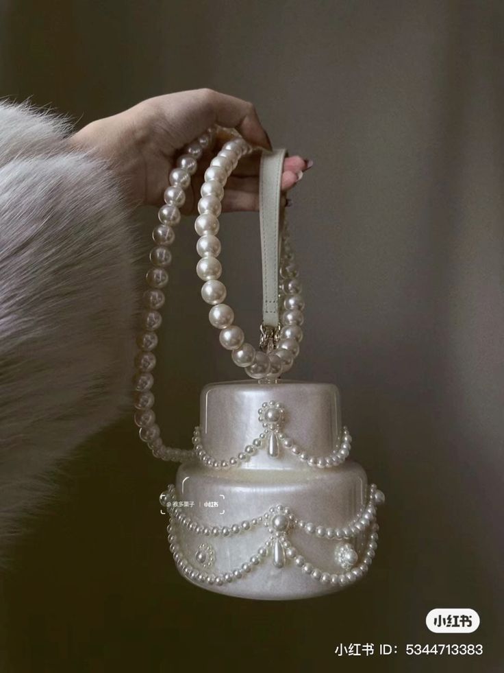 White Cake  shape clutch
