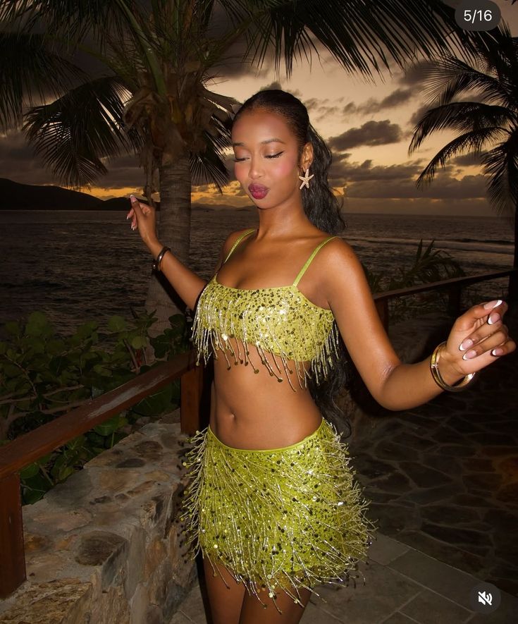 Glittering tropical set