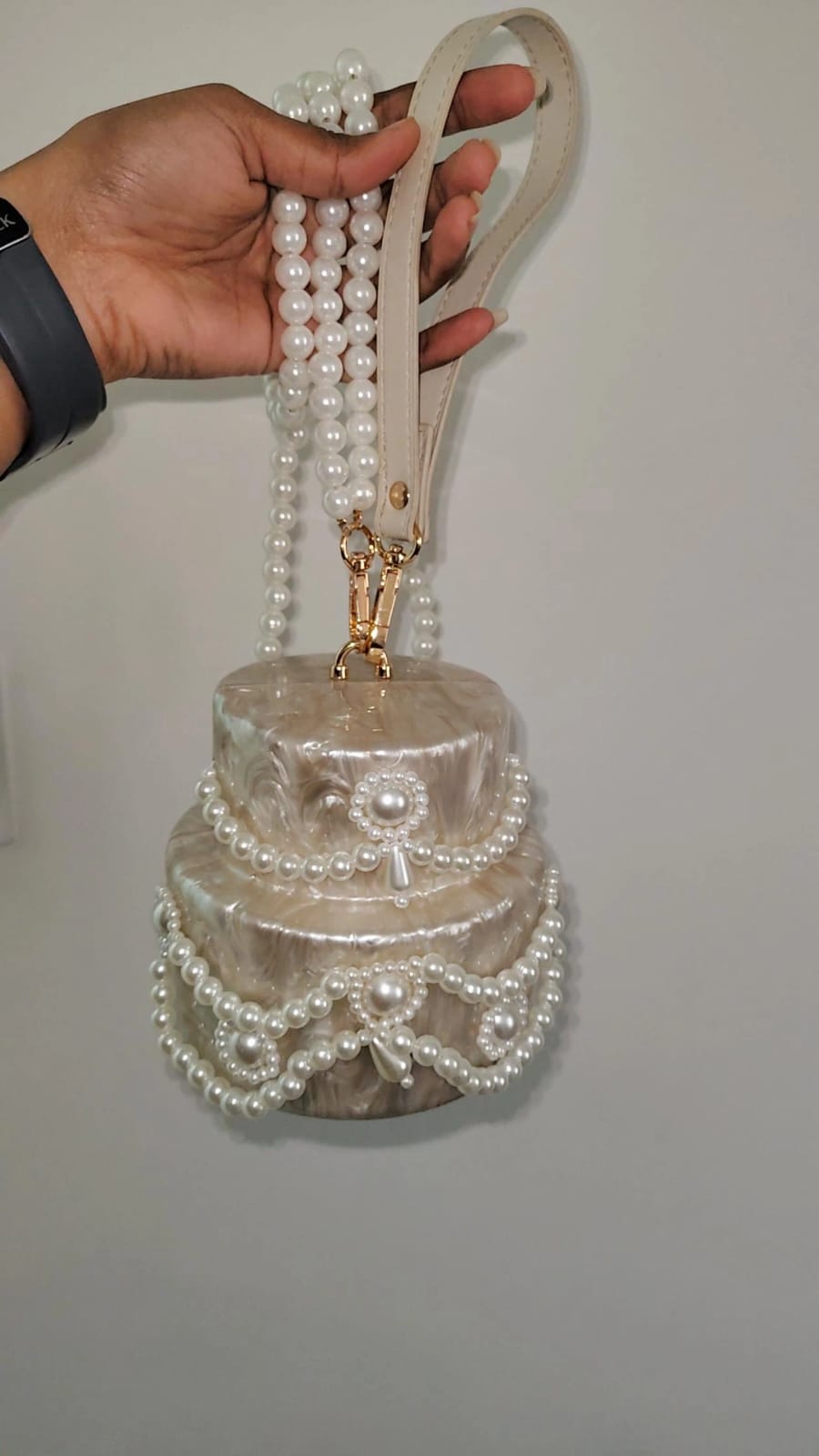 White Cake shape clutch