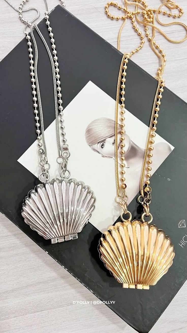 Mini Seashells Clutch